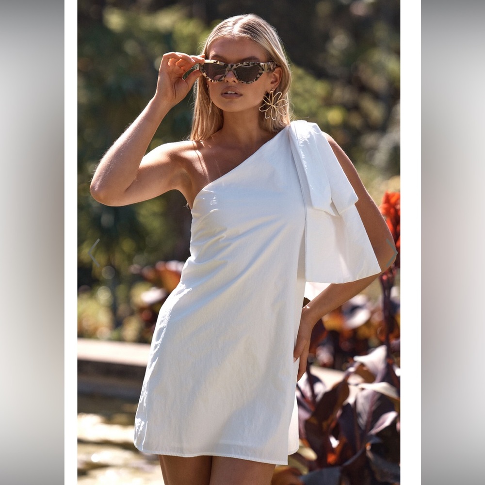 KHIRARA MINI DRESS - ONE SHOULDER BOW DETAIL DRESS IN WHITE